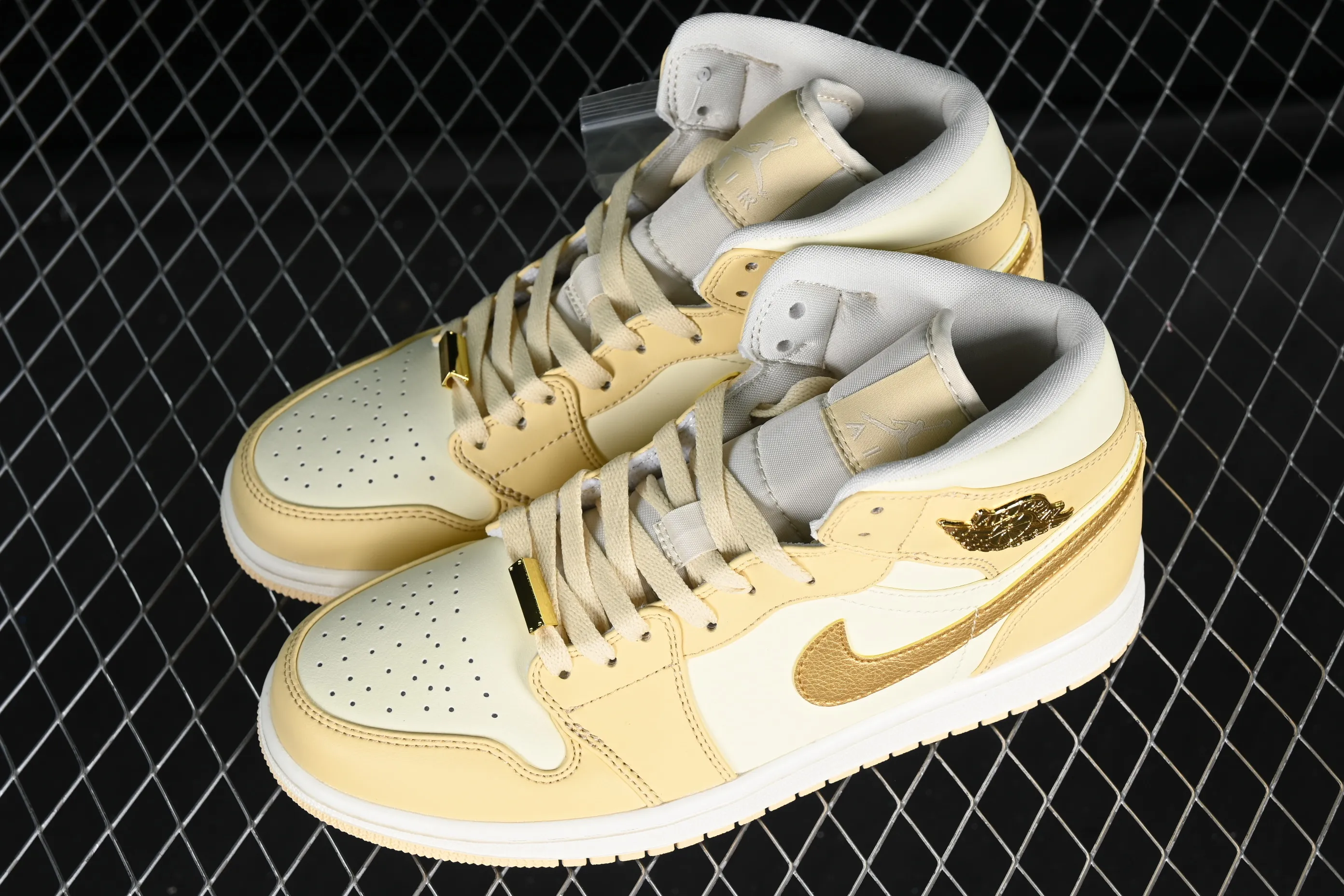 All categories Air Jordan Jordan series basketball shoes Air Jordan 1 Mid Nk Air Jordan 1 Mid AJ1 Joe 1 white gold Chinese casual sneakers FB9892-200